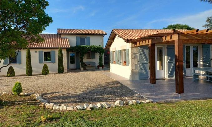 Gontaud Casa | Casa de vacaciones rural, ideal para familias, con piscina propia y viñedo contiguo.