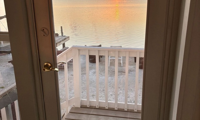 Breezeswept Beach Estates Casa | Keys cottage, oceanfront, dock, private, great location, fenced backyard