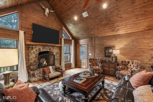 Shreveport Casa | Avail This Weekend! Hot Tub, Kayaks & Canoes!