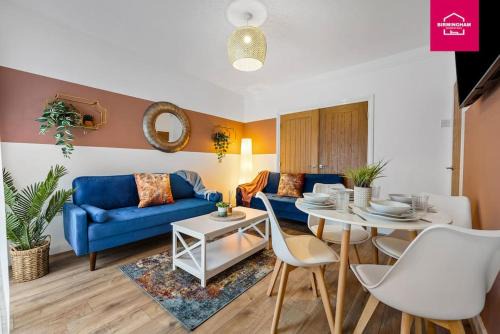 Seisdon Casa | Available for Horse of the Year and Caravan Show - 4 bedrooms with 7 beds , 2 bathrooms and driveway