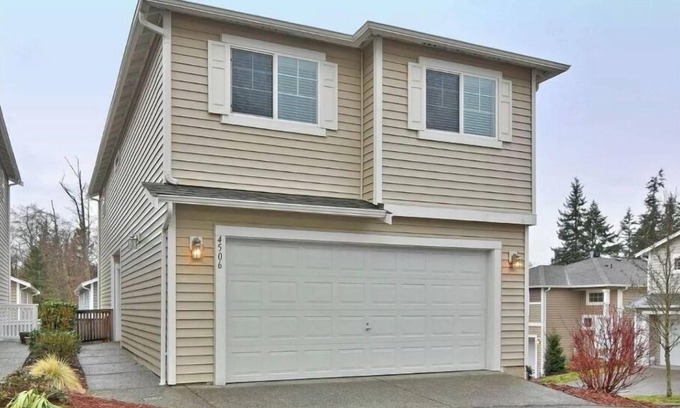 Picnic Point-North Lynnwood Casa | Available Now