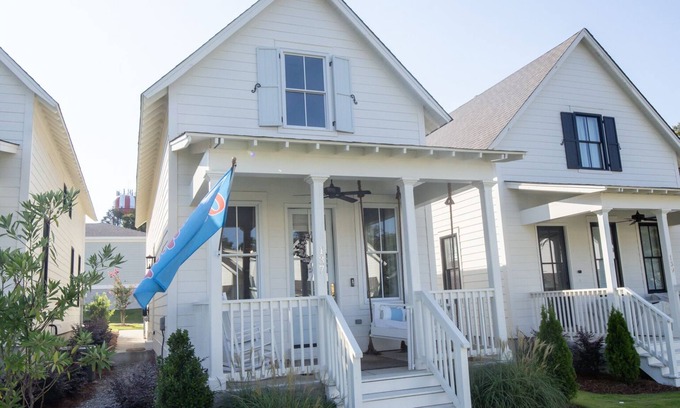 Oxford Casa | Available for Bid Day! Charming new construction 2-bedroom cottage in The Lamar.
