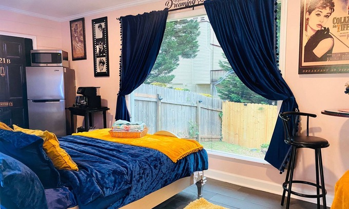 Peachtree Corners Casa | Available to Book now 1 Bedroom Home with nice Glass View