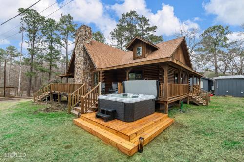 Shreveport Casa | Available Tonight, Log Cabin With Hot Tub