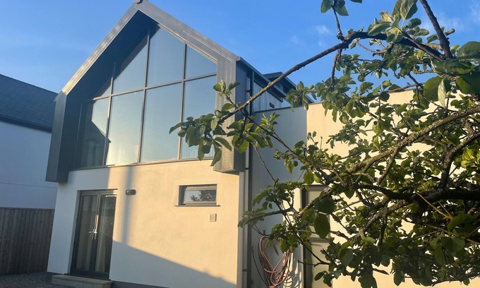 St. Newlyn East Cabaña | AVALENNEK, pet friendly, luxury holiday cottage in St Newlyn East