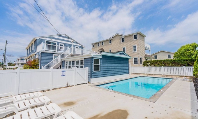 Avalon Condominio | Avalon BEACH BLOCK 2 Bedroom Condo with POOL East Unit / Sleeps 4