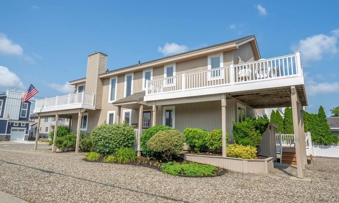 Avalon Casa | Avalon Beach Block 4 bedrooms & Den, Pet Friendly, Sleeps 12