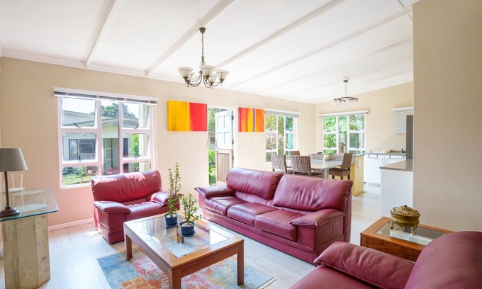 Hibiscus Coast Cabaña | Avalon Farm Cottage, a beautiful cottage on a small working Macadamia Farm.