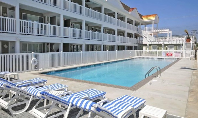 Avalon Condominio | Diversión de Avalon y sol con piscina, bloque de playa y los mejores bares al lado de la playa