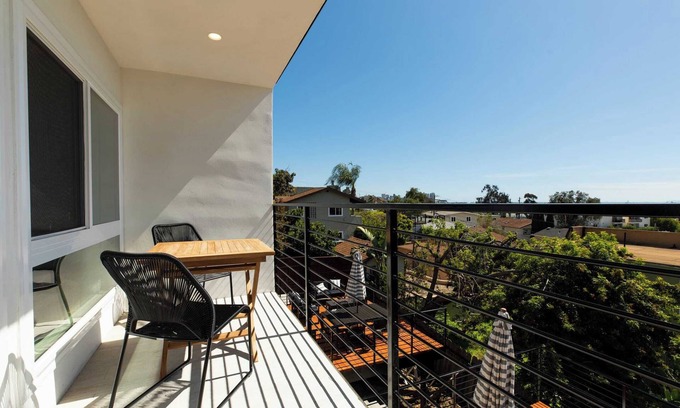 Middletown Cabaña | Avalon II by Avantstay Chic & Stylish San Diego Condo w/ Vibrant Interiors