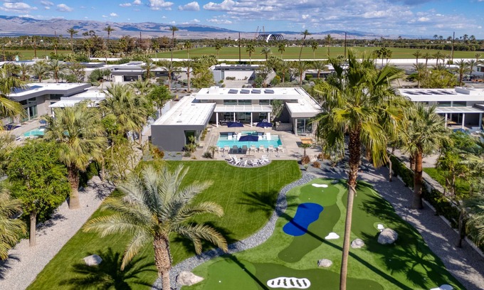 La Quinta Villa | AvantStay | Polo Villa Halo | Pickleball, Putting Green | Sleeps 28