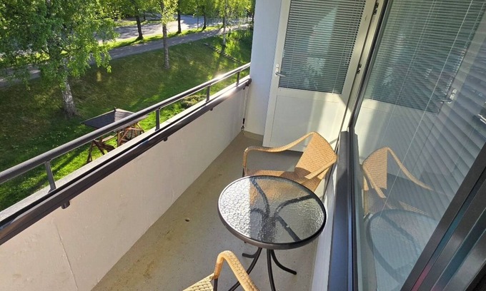Heinola Apartamento | Avara ja moderni huoneisto Heinolassa, jossa on parveke
