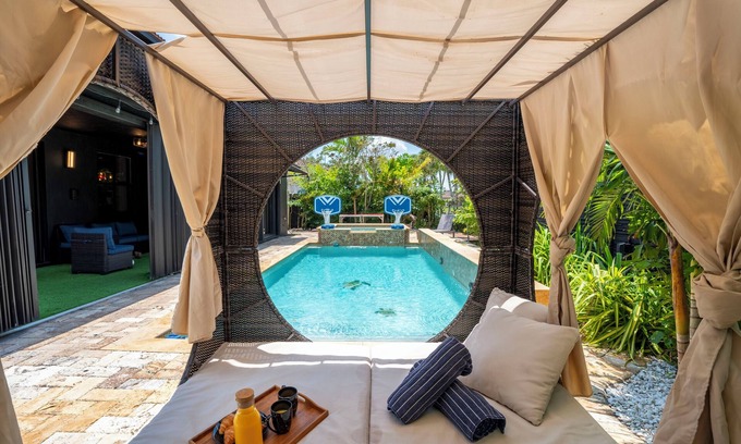 Tamiami Villa | Avatar Luxe Villa 5BR I Cinema I Pool I Game Room I Waterfront