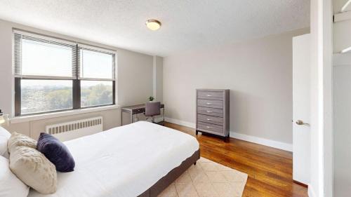 East Falls Apartamento | Avenue A1111 Skyline Furnished 1br Apartment Pool