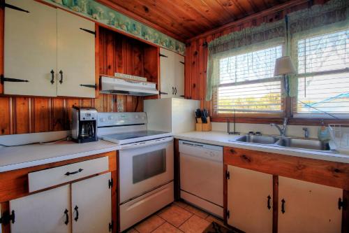 Carolina Beach Casa | Averette Cottage by Carolina Beach Realty