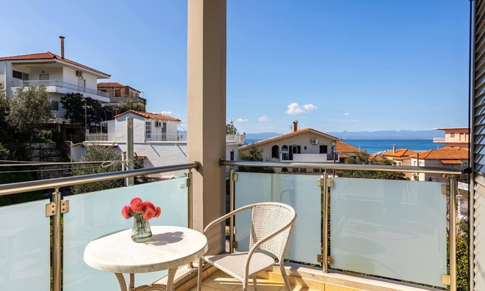 Avia Casa | Avia Blue Maisonette - Steps from the Sea