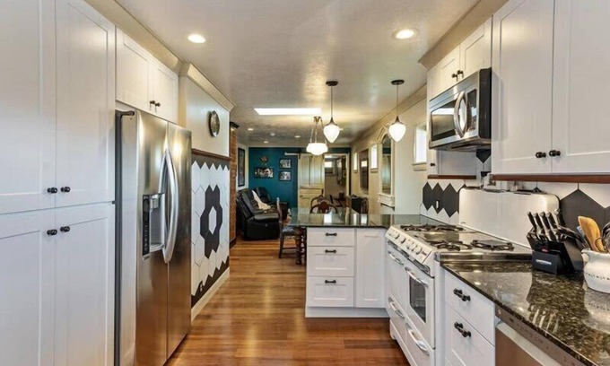 Liberty Wells Casa | Aviary Park & PickleBall Close By