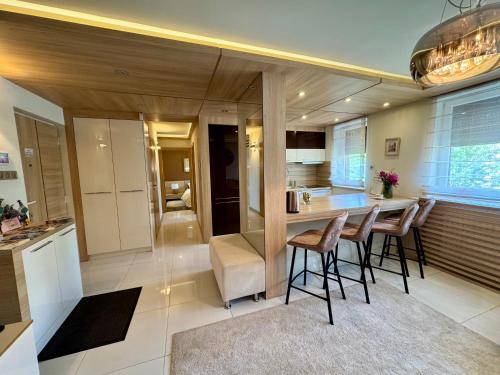 Nyiregyhaza Apartamento | AVIRA Apartman with Free Private Garage