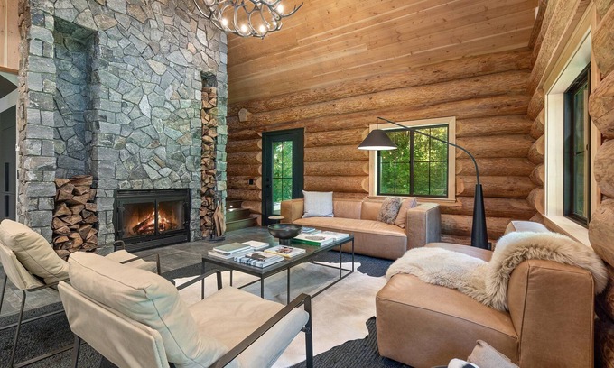 Deming Casa | Avlägsen Chalet: Modern Scandinavian Retreat w/ Hot Tub near Mt. Baker Ski Area