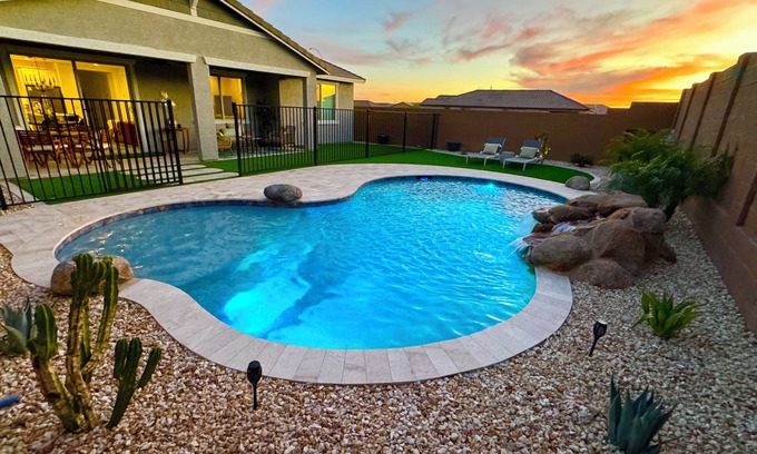 Tolleson Casa | Avondale Home - Modern Mountain View Oasis NEW Private Jacuzzi & Pool!