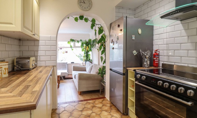 Clacton-on-Sea Cabaña | AVONDALE, pet friendly, country holiday cottage in Clacton-On-Sea