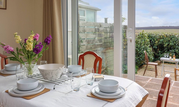 Malborough Cabaña | AWALEK, CUMBER CLOSE, pet friendly, with a garden in Malborough