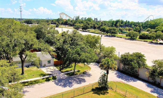 Terrace Park Casa | Awalk away from Busch Gardens and Adventure Island