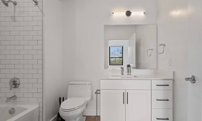 Takoma Apartamento | Award Rentals in Washington DC. Multiple levels of amenities and shared space.