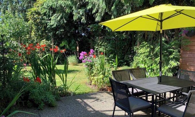 Lynn Valley Casa | Awesome 2BR in Lynn Valley