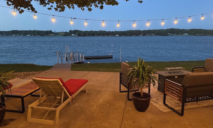 Scott County Casa | Awesome 3 Bedroom River Front Retreat right on the water!
