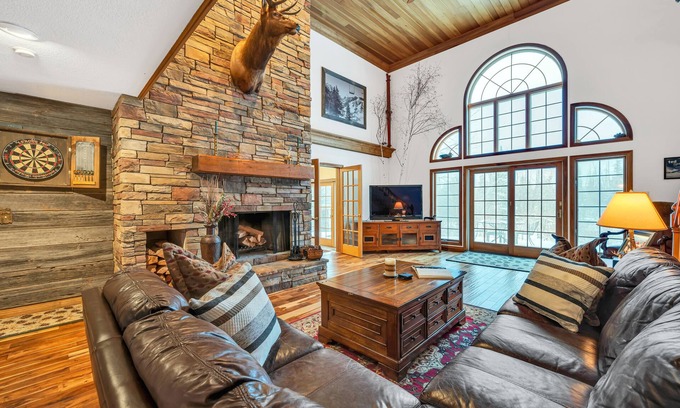 Boyne Falls Casa | Awesome, 5 bedroom, private Boyne Falls home close to Boyne Mountain.