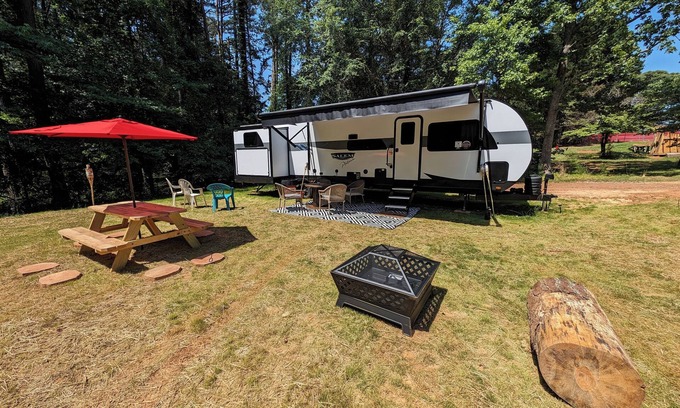 Fairburn Alquiler De RV | AWESOME AND FUN campground in Fairburn. GREAT FOR KIDS, CAMP FIRE, SWIMMING POOL