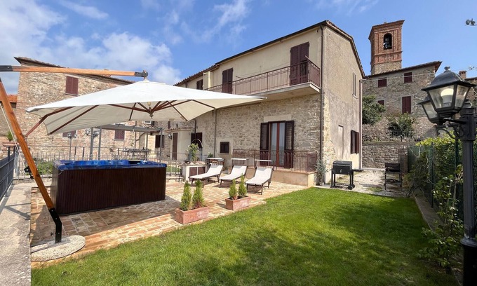 Civitella Benazzone Apartamento | Awesome apartment in Civitella Benazzone with house a panoramic view