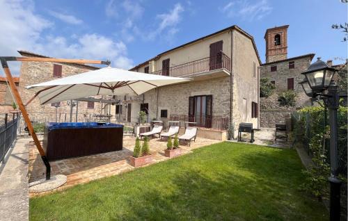 Civitella Benazzone Apartamento | Awesome Apartment In Civitella Benazzone With House A Panoramic View
