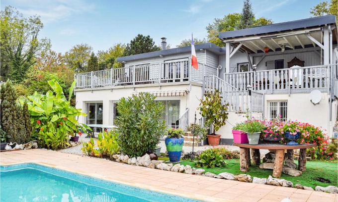 Chambornay-les-Pin Apartamento | Awesome Apartment In Chambornay-Lès-Pin