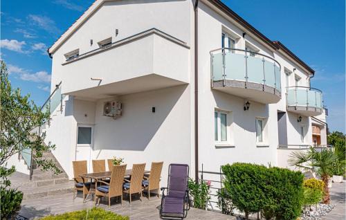 Bilice Apartamento | Awesome Apartment In Bilice With Wifi