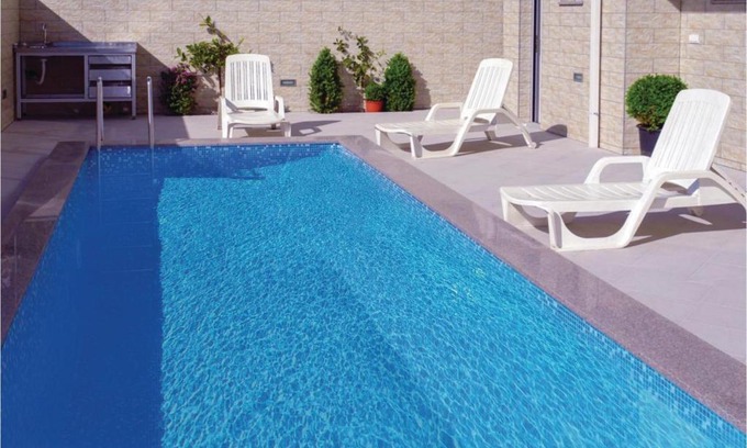 Rozino Apartamento | Awesome apartment in Budva with 2 Bedrooms, WiFi and Outdoor swimming pool