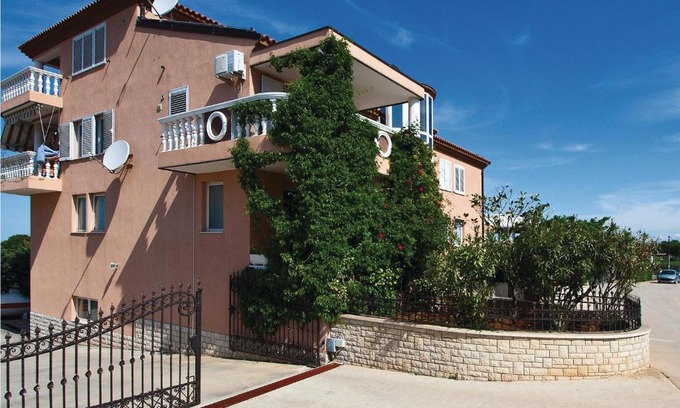 Galizana Apartamento | Awesome apartment in Galizana with 1 Bedrooms and WiFi