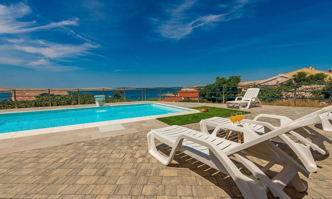 Kustici Apartamento | Impresionante apartamento en Kustici,.