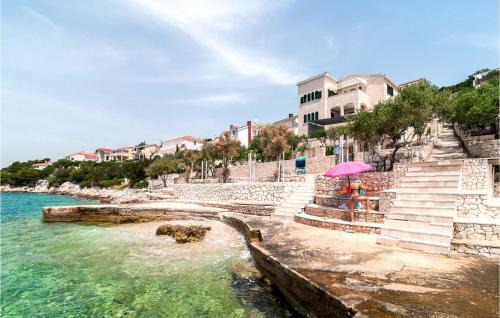 Okrug Donji Apartamento | Awesome Apartment In Okrug Donji