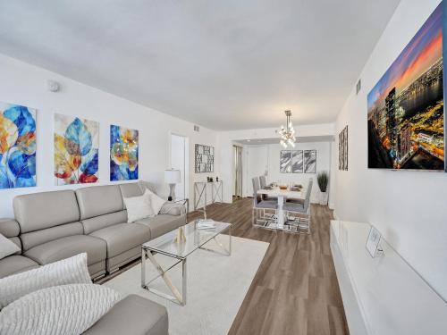 Mid Beach Apartamento | Awesome Beach Condo with Resort Amenities 1016