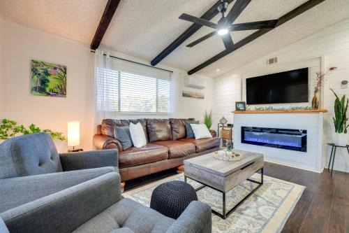 Canyon Lake Casa | Awesome Canyon Lake Home Rooftop Deck and Fire Pit!