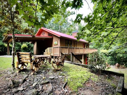 Helen Casa | Awesome Comfy Cabin with Jacuzzi, Game Room and Screened Porch in Georgia