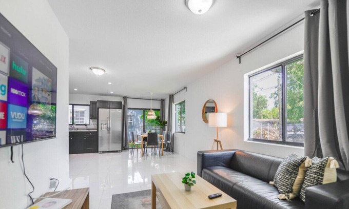 West Little River Casa | Relax & enjoy in this impressive Duplex