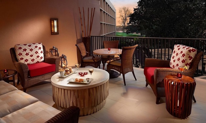 Nashville Hotel | Awesome Find! w/ Roundtrip Airport Shuttle, Swimming Pool, Pets are Welcome!