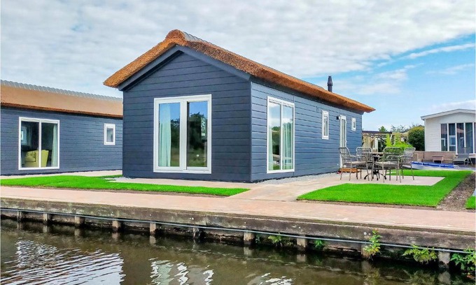 Giethoorn Casa | Awesome Home In Giethoorn With Wifi