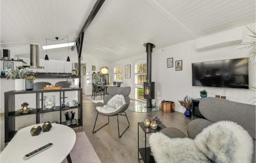 Bork Havn Casa | Awesome Home In Hemmet With Jacuzzi