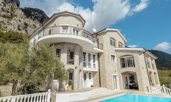 Sasovici Casa | Impresionante casa en Herceg Novi con.