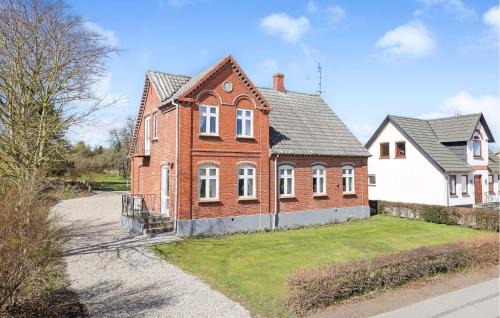 Humble Casa | Awesome Home In Humble With Wifi