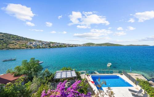 Dvornica Casa | Awesome Home In Kalebova Luka